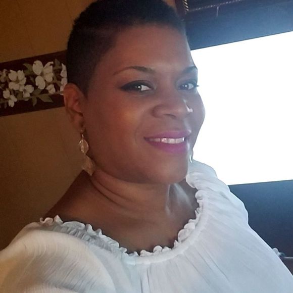 Meet your Posher, Sharon - Picture 1 of 1